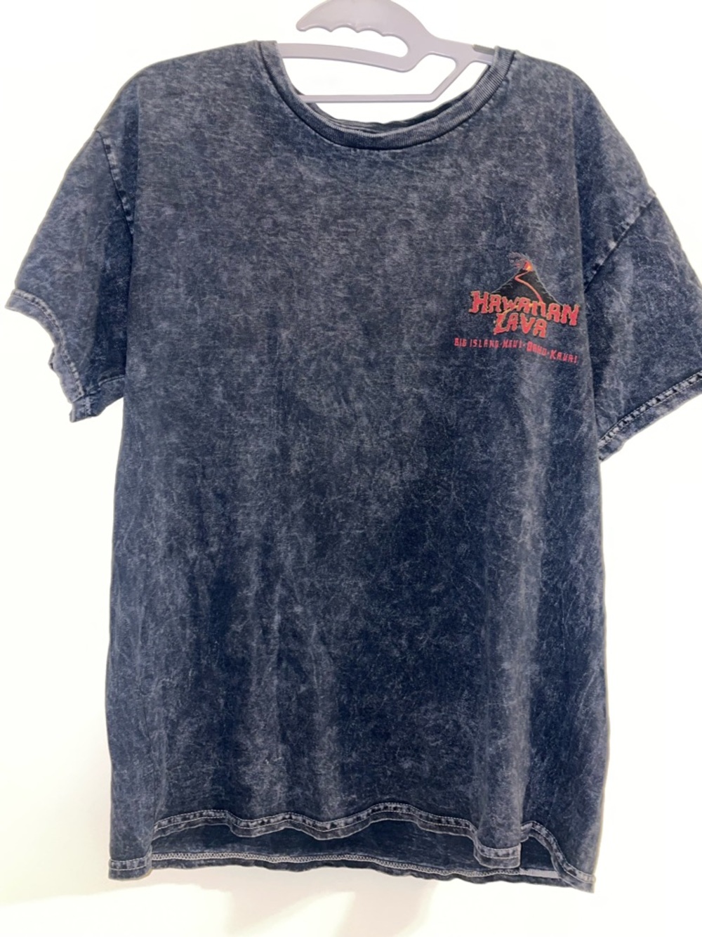 VTG. Hawaii Lava Surfing Big Island Maui Oahu Kauai Stone Wash Mens T-Shirt